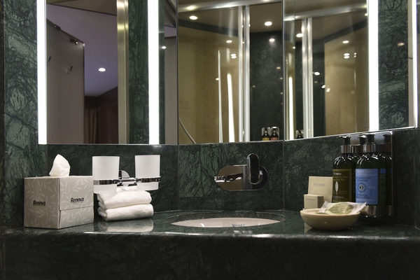 Riviera Douro Splendour - Standard Cabin 4.jpg